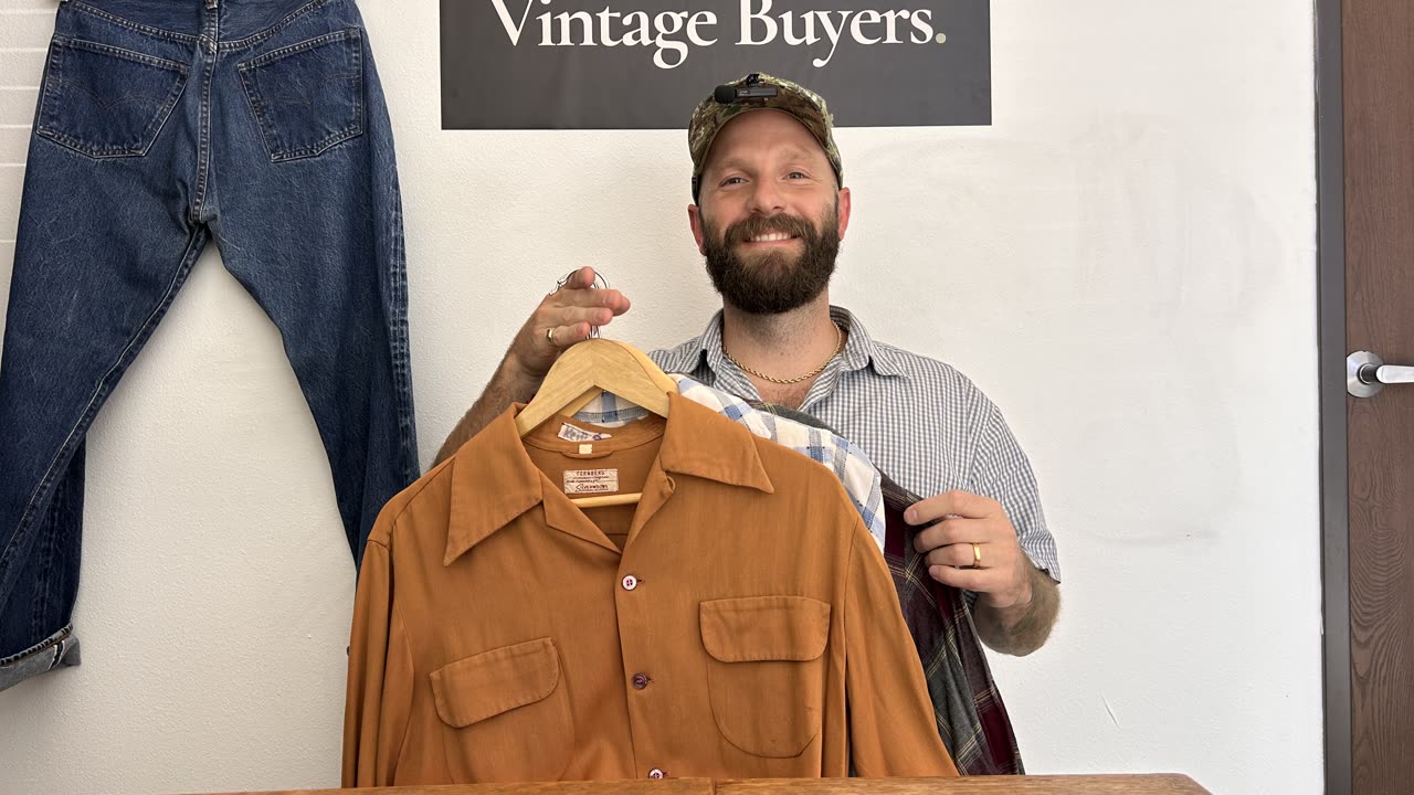 Loop Collar Shirts: The 1940s to 60s Button-Ups Worth Pulling From a Closet